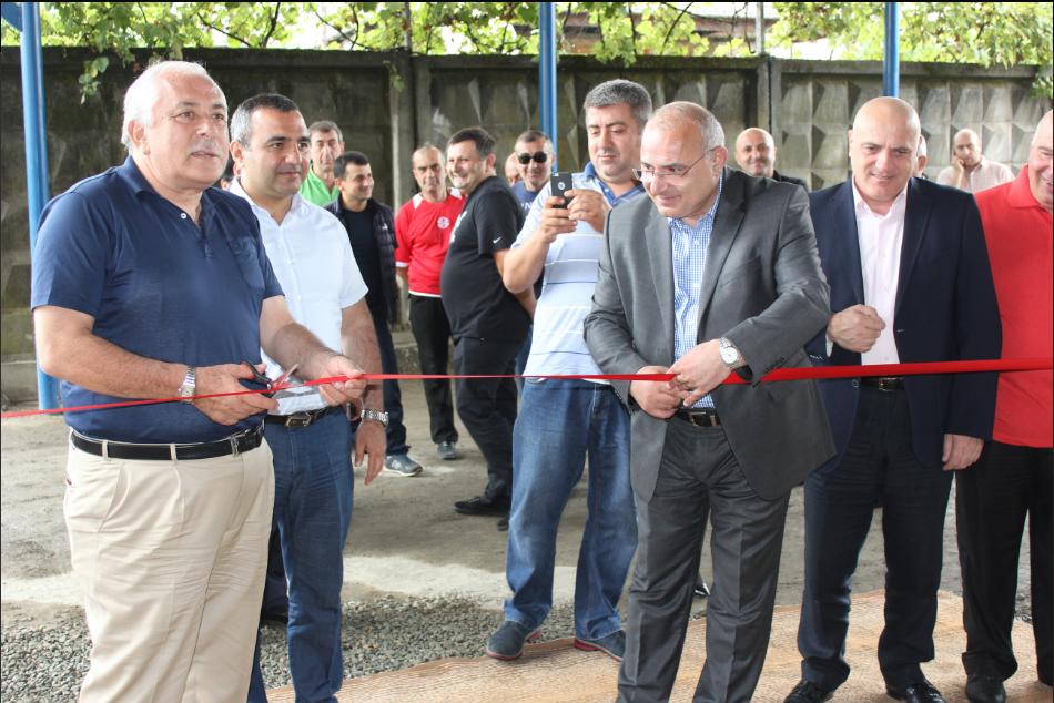 Церемония открытия завода по производству лесных орехов в Озургети